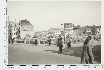 Ruin Tartu in 1941, the corner of the winning and Garden Street.  similar photo