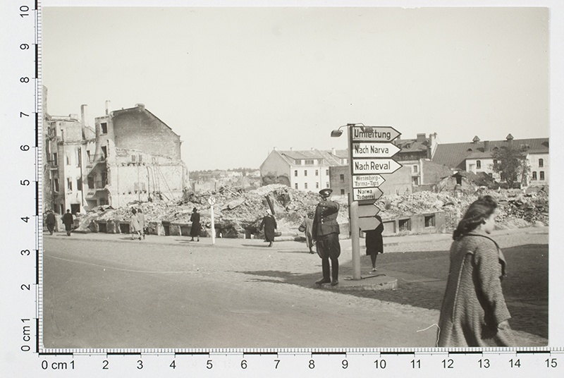 Ruin Tartu in 1941, the corner of the winning and Garden Street.