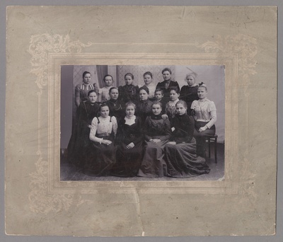 foto papil, Tarvastu (?) kihelkonnakooli grupipilt, Els Arrotson? u 1910  duplicate photo