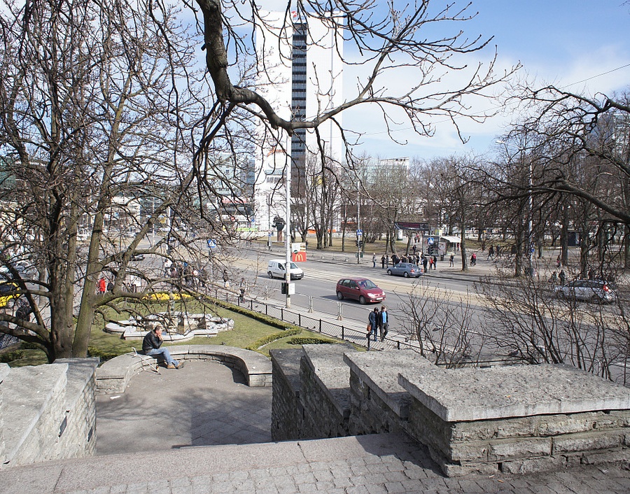 Vaade Viruvärava mäe treppidelt Viru väljakule. rephoto