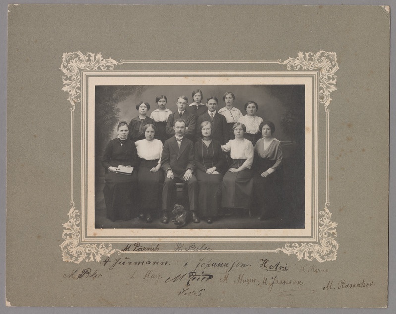 foto pappalusel, õmbluskursused Viljandis? u 1916