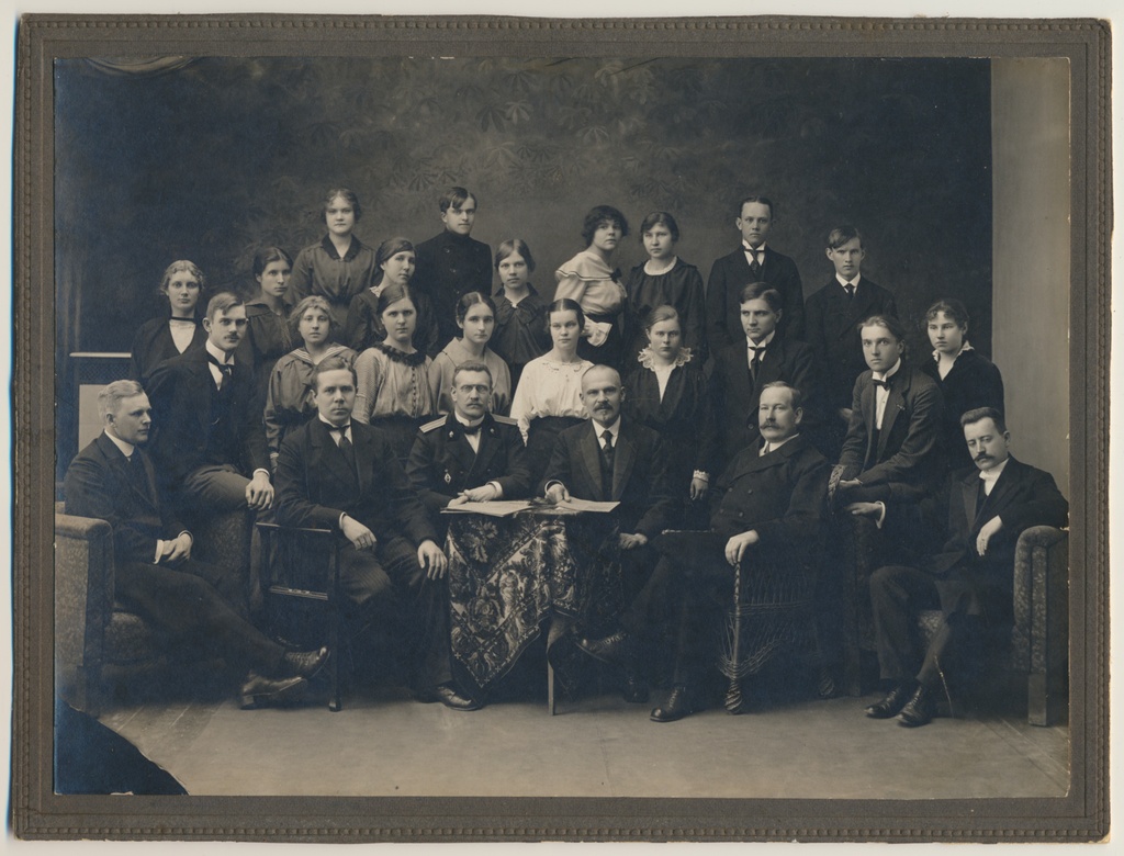 foto papil, Viljandi, pedagoogilistest kursustest osavõtjad, u 1915