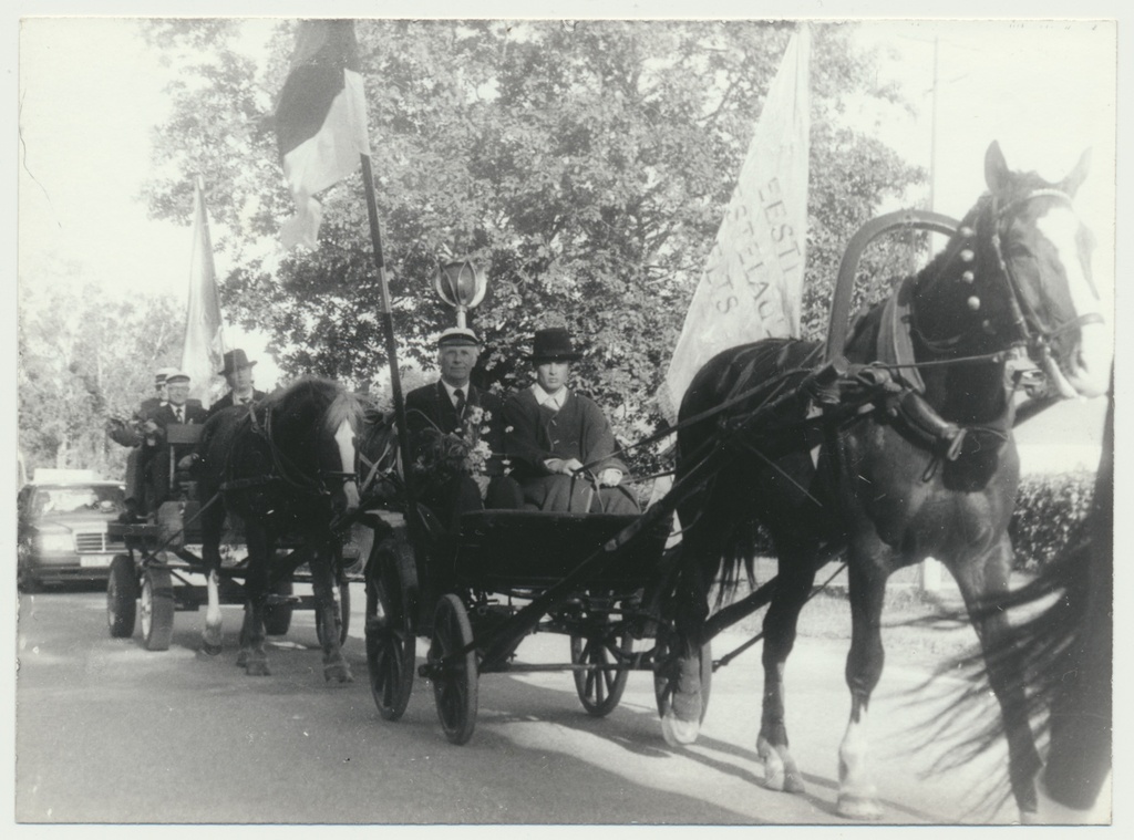 foto, laulupeo tule teekond, jõutakse Mustlasse, 1994