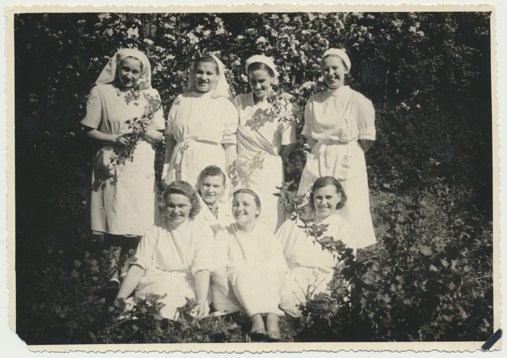 foto Viljandi 2. Lastesõime personal, 1954. mais