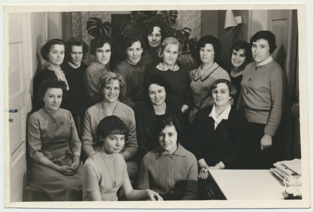 foto Viljandi meditsiiniõed, sanitarid, arstid u 1970