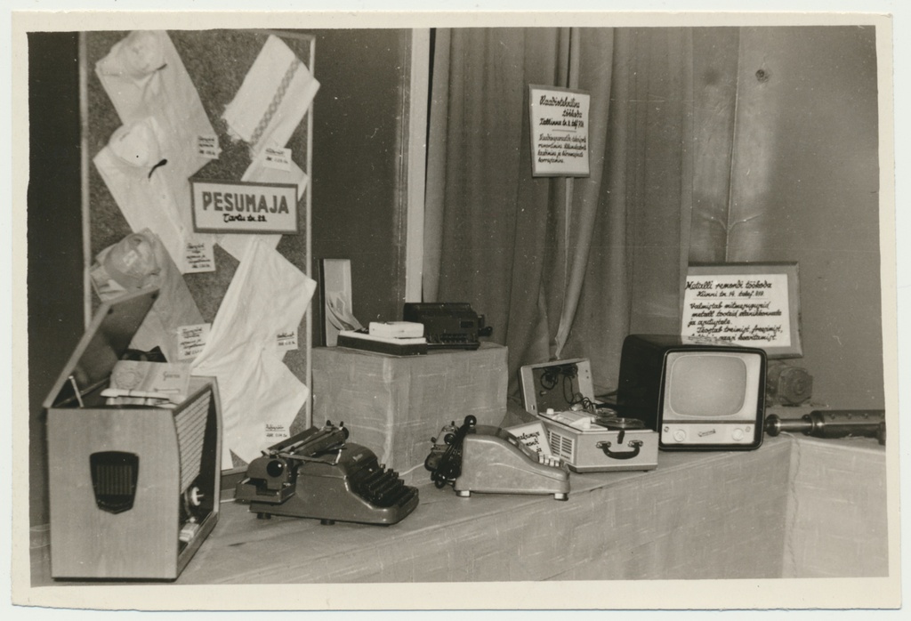 foto, Viljandi Teeninduskombinaat Leola 20, teenustööde näitus Viljandi rajooni kultuurimajas, 23.01.1965