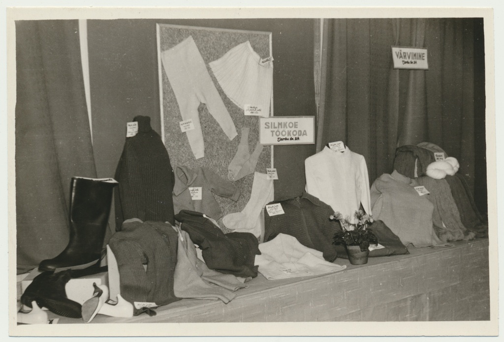 foto, Viljandi Teeninduskombinaat Leola 20, teenustööde näitus Viljandi rajooni kultuurimajas, silmkoe töökoja tootenäidised, 23.01.1965