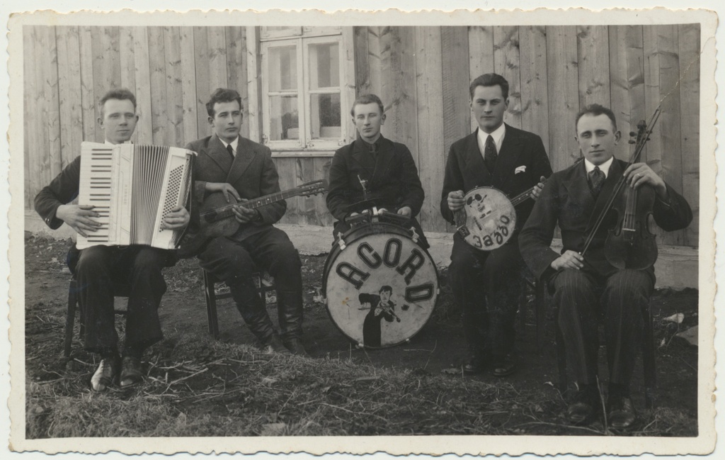 foto Holstre pilliansambel Acord sh Jaan ja Evald Sova u 1935