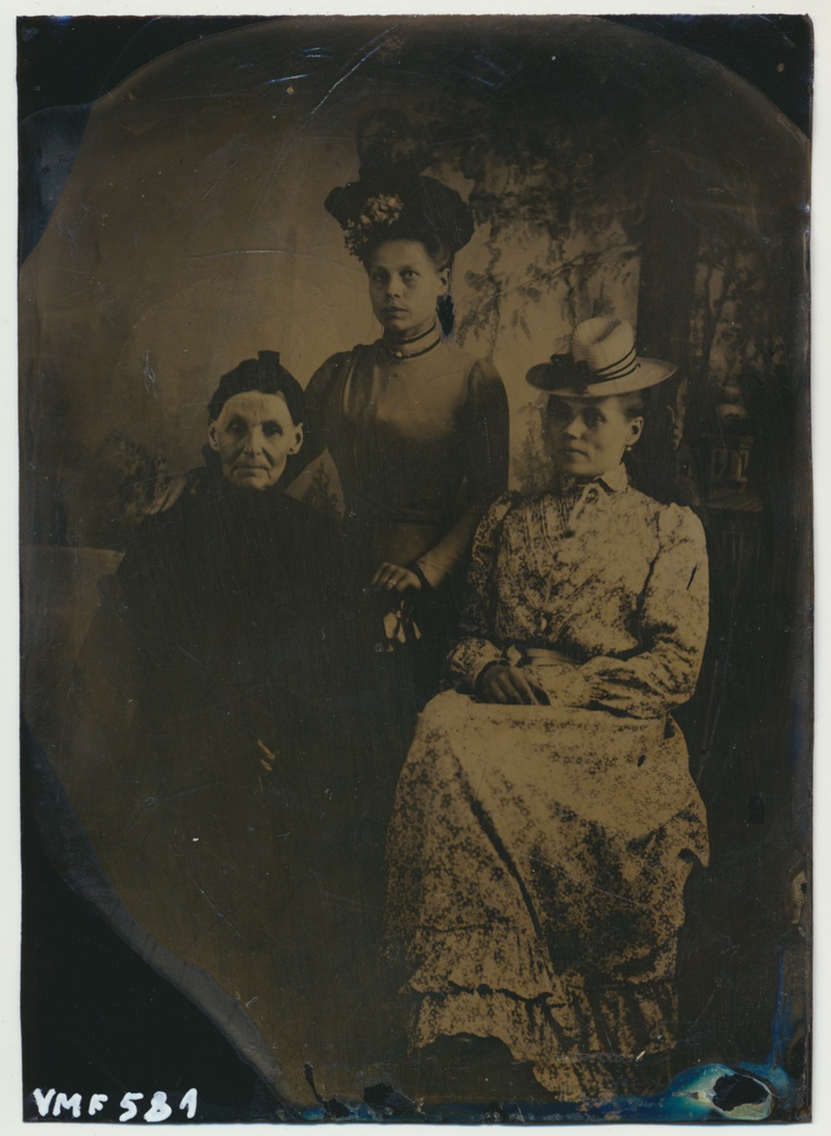 ferrotüüp Anu, Sophie-Rosalie ja Maria Vanakamar u 1900
