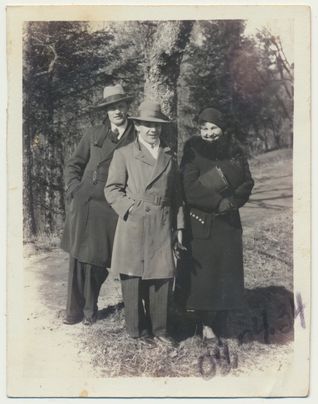 foto Konstantin Akerberg, Veera Akerberg ja ?, 02.04.1934, Viljandi?