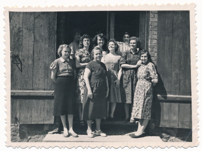 foto, Viljandi Naha- ja Jalatsite Tööstuskombinaat Leek kollektiiv, tuhvli osakond, 1960 juuni