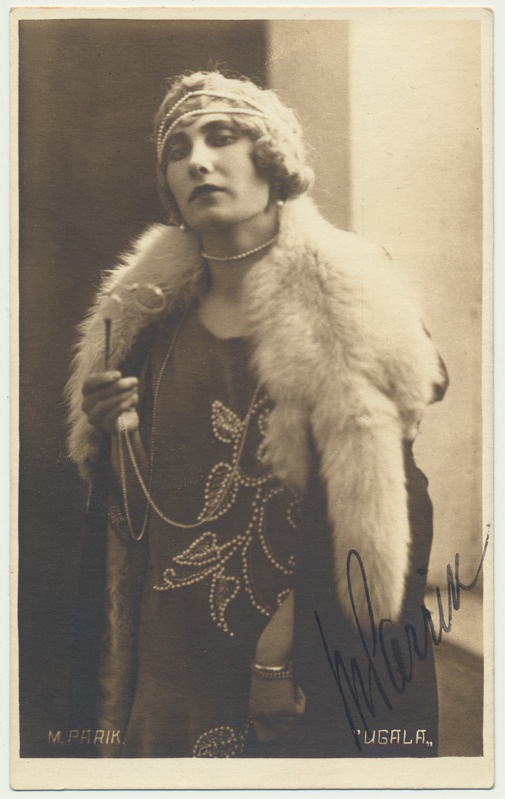 foto Marie Parrik (Parik), näitleja Ugalas 1920-1932, rebase nahk kaelas, foto A.Michelson u 1925