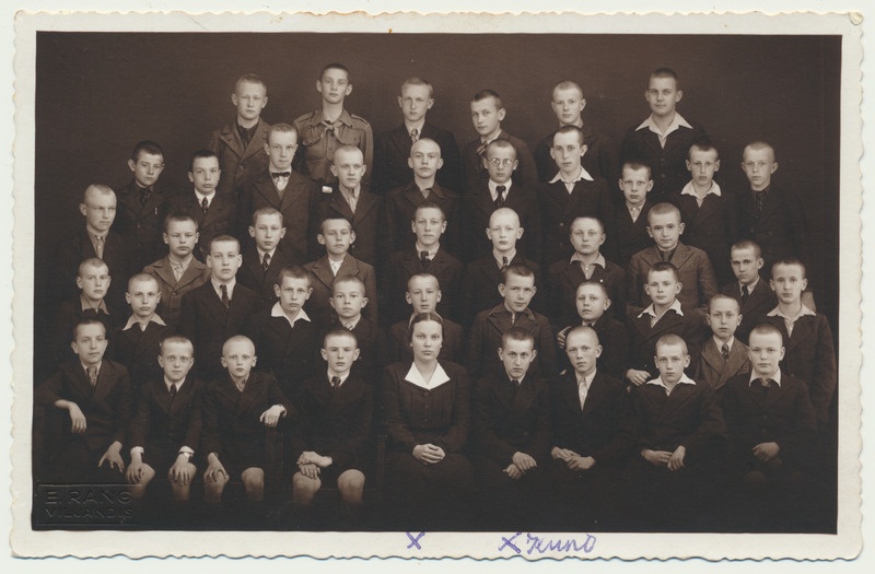 foto Viljandi Poeglaste Gümnaasium, II progümnaasium, grupp, õpetaja Else Vilms, Uueveski tee 1, 1940 foto E.Rang