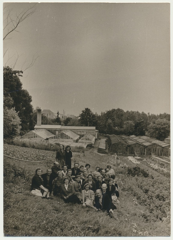 foto Viljandi, Valuoja aiand, grupp, kasvuhooned u 1970