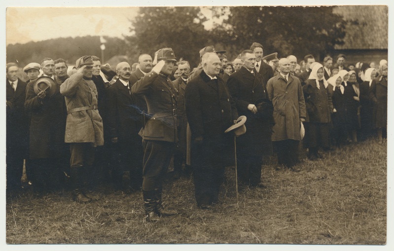 foto riigivanem K.Päts, Paistu khk Holstre v Pätsiveski t, tamme istutus 04.10.1931 foto A.Järvekülg