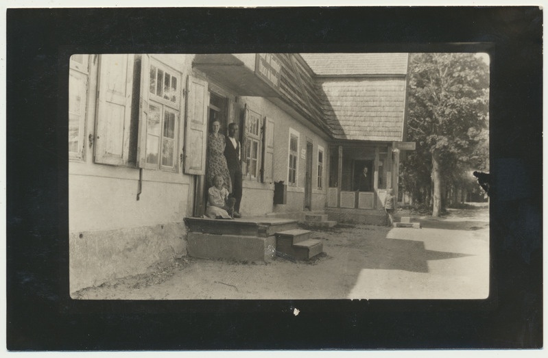foto Halliste Tööliste Tarvitajate Ühisus, Uue-Kariste kauplus u 1935