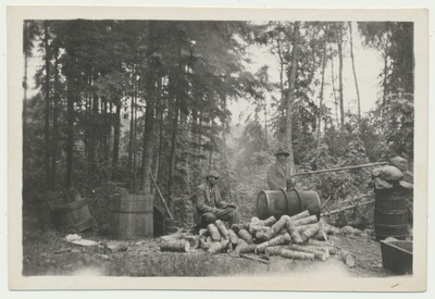 foto puskaritegu Karksi khk metsas u 1943  duplicate photo