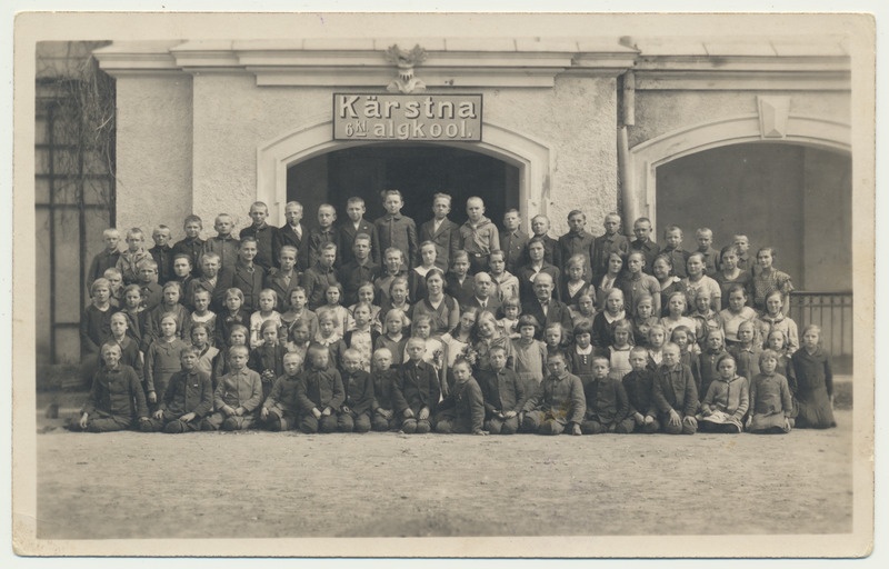 foto Tarvastu khk Kärstna 6-klassiline algkool, grupp, sh juht J.Kresla, osa hoonest 1935