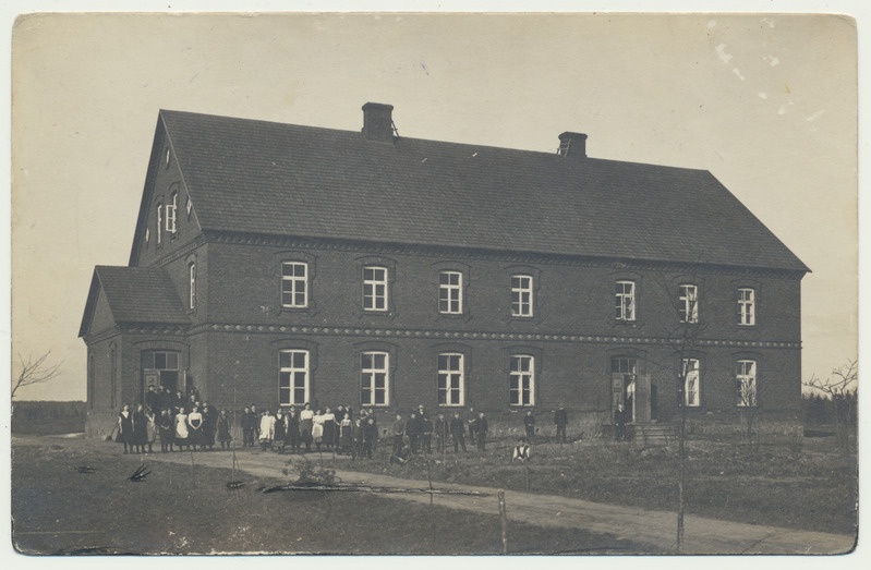fotoKolga-Jaani khk Lalsi kool, maja ees õpilased u 1910