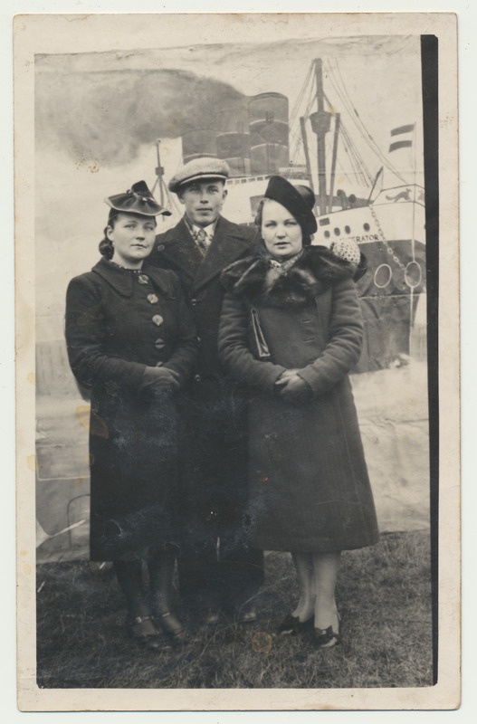 foto Suure-Jaani laat, grupp "auriku" ees 18.10.1940