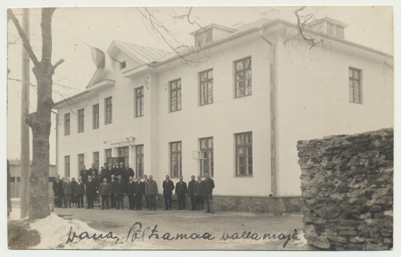 foto Vana-Põltsamaa vallamaja, ees vallavalitsus ja volikogu 1939?