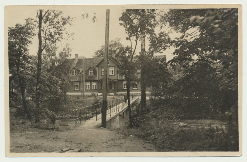 foto Põltsamaa, kohtumaja, Õpetaja (Kohtumaja) sild u 1930 foto A.Michelson