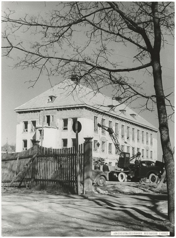 foto Viljandi, uue adminhoone ehitus (Vabaduse plats 2) 1959 foto E.Veliste