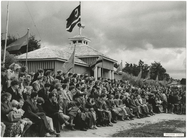 foto Viljandi staadion, tribüün, inimesed, 1958 foto E.Veliste