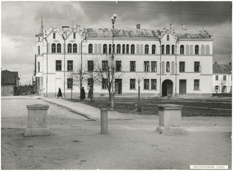 foto Viljandi Meditsiinikool, Tombi pl 8 (Laidoneri plats 8) 1956 foto E.Veliste