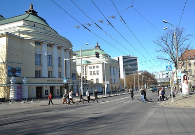 Tallinn, "Estonia Eksportapamajade" autod Estonia teatri ees rephoto