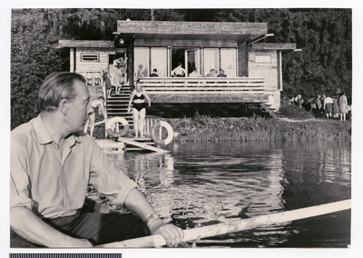 foto, Viljandi khk, J. Gagarini nim Näidissovhoostehnikumi Linajärve saun-suvila, inimesed, u 1975, foto O. Vihandi  similar photo