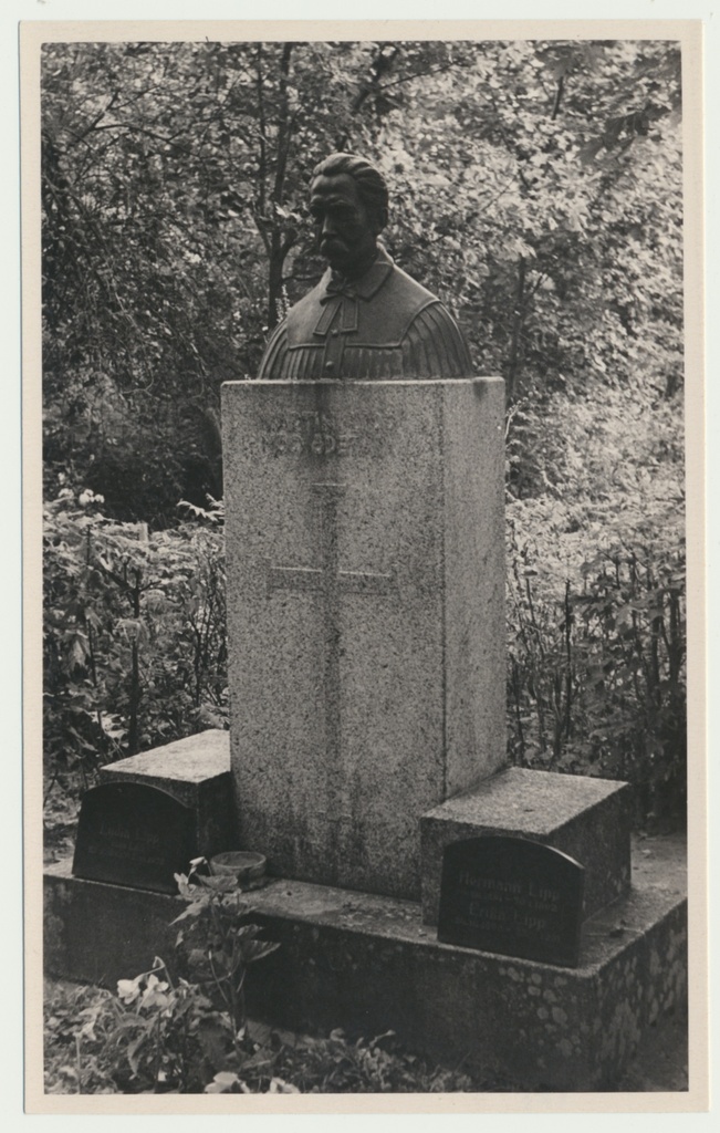 foto Martin Lipp' u hauamonument