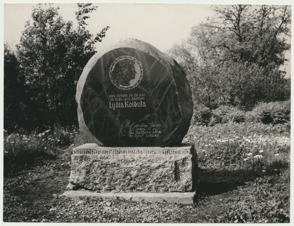 foto Vändra, L.Koidula mälestuskivi, 1966 F A.Kiisla