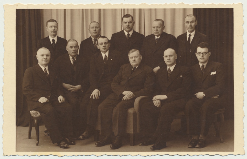 foto Viljandi Käsitööliste Abiandmise Seltsi juhatus ja revisjonikomisjon 1940 jaanuar, nimed
