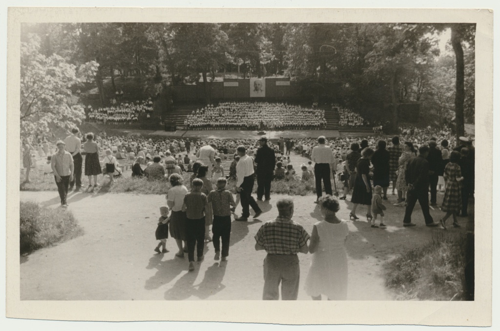 foto Viljandi koolinoorte kevadpidu -laulupäev 1963, foto A.Kiisla