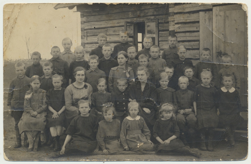 foto Suure-Jaani khk, Taevere-Jälevere kool'i õpilased ja õpetajad u 1915