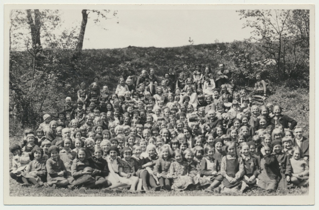 foto Viljandi III Algkooli grupp, Uueveski 1933