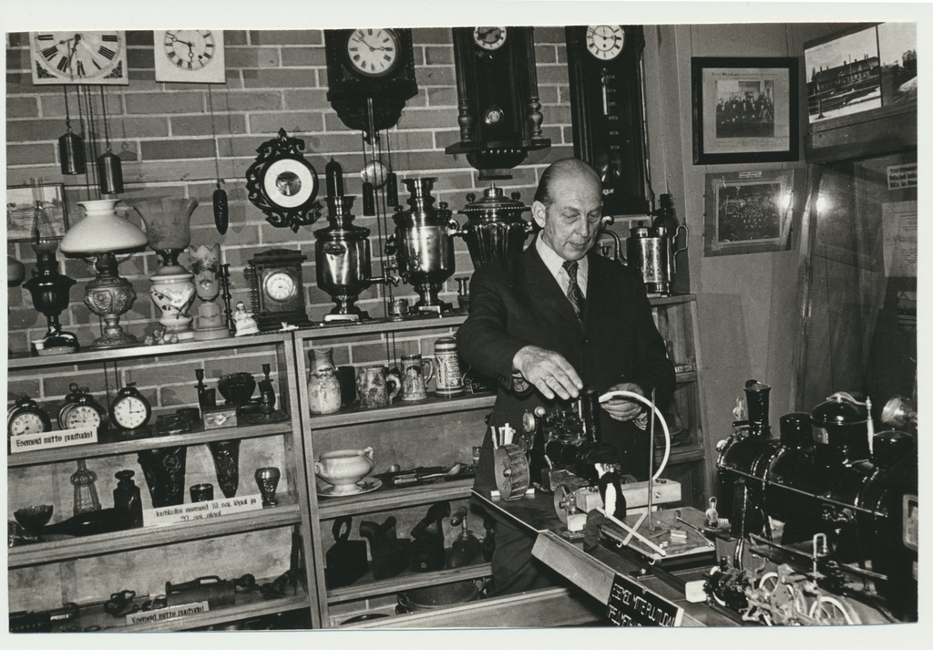 foto Mõisaküla muuseum'i ekspositsioon, juhataja V.Ilison, 1976 F K.Allikvee