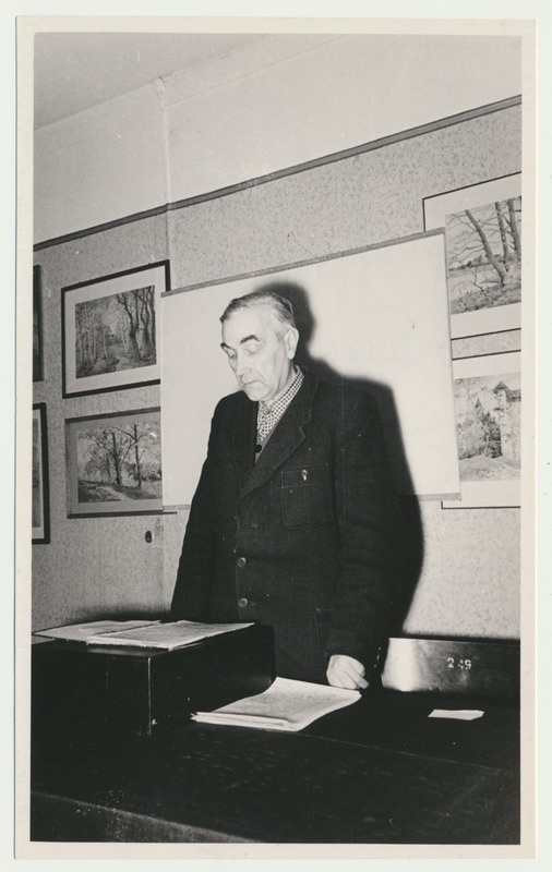 foto Viljandi muuseum, kodu-uurimisring, esineb Kaarli Naanuri 1959 foto L.Vellema