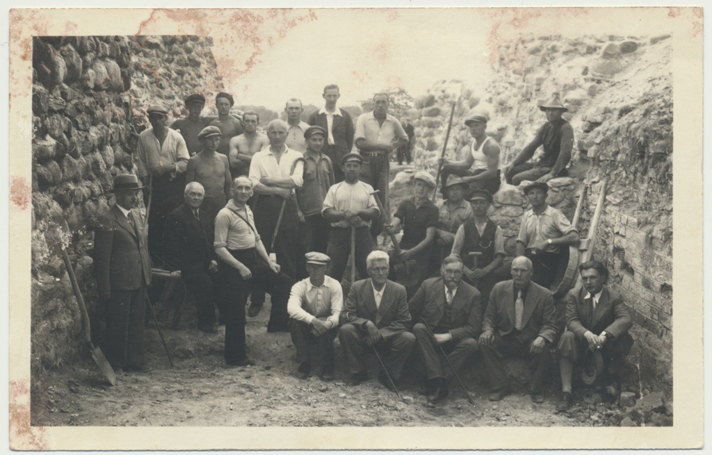 foto Viljandi lossimäed, arheoloogilised väljakaevamised 1939 foto T.Parri
