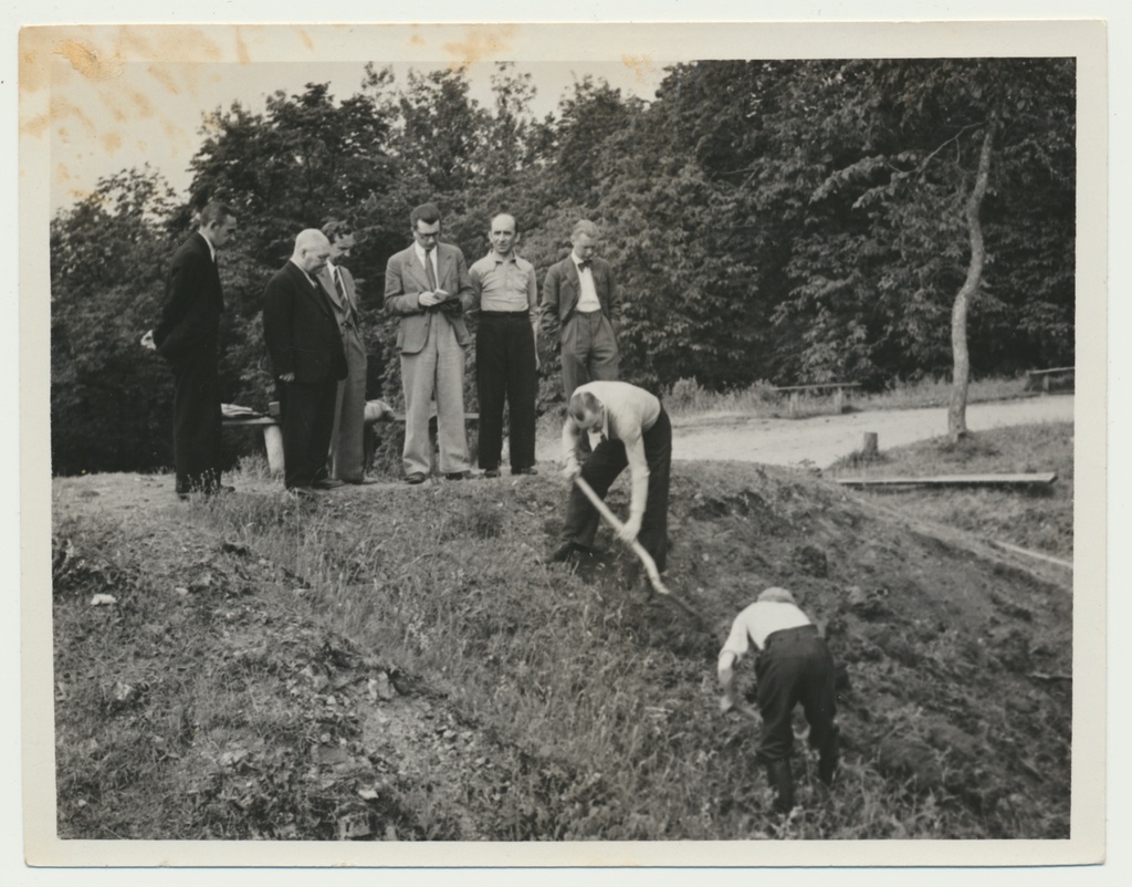 foto Viljandi lossimäed, arheoloogilised väljakaevamised 1939 foto A.Kiisla