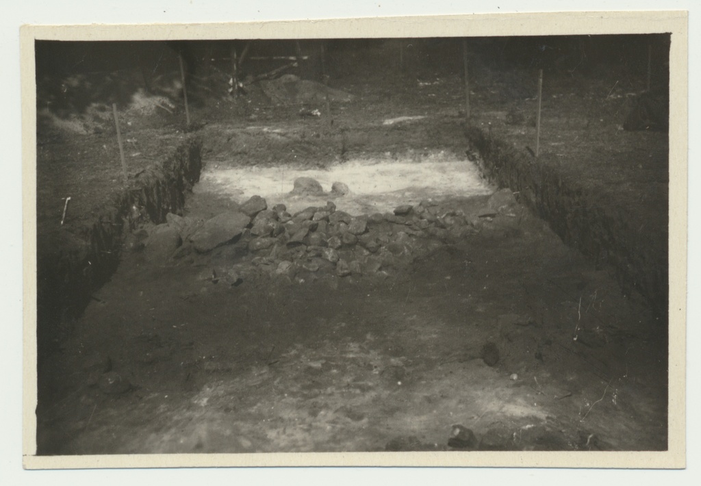 foto Arheoloogilised väljakaevamised, Naanu linnamägi 1952 foto Harri Moora