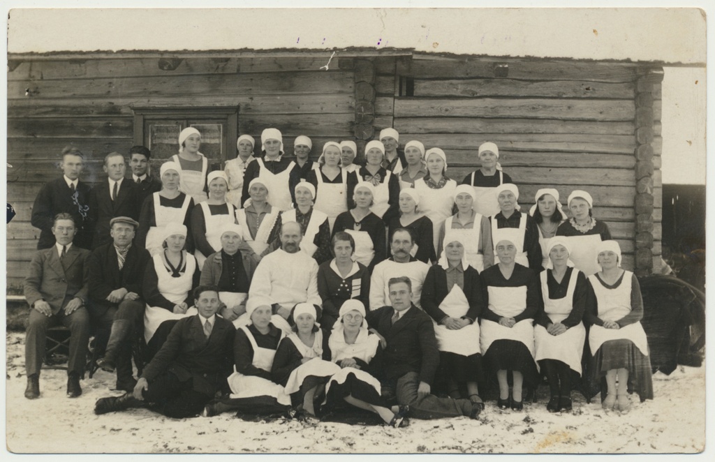 foto Suure-Jaani, Jälevere, kodunduskursus (liha, vorst'i), grupp u 1936 talv