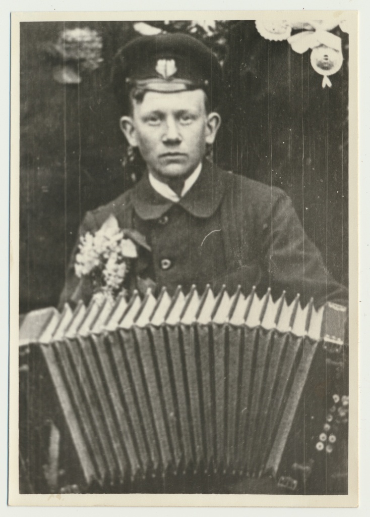 foto Suure-Jaani khk Jälevere, Johannes Kändsiman, lõõtspill u 1920?