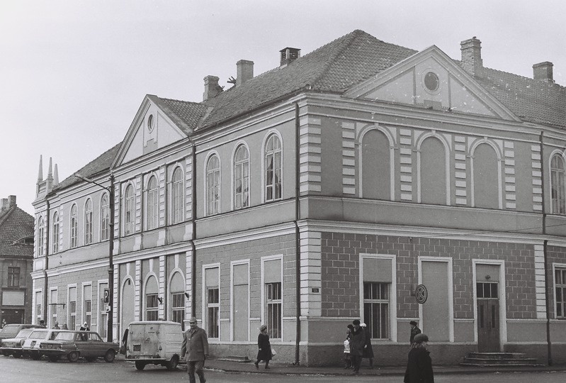 Negative. Rüütli 40 in Pärnu