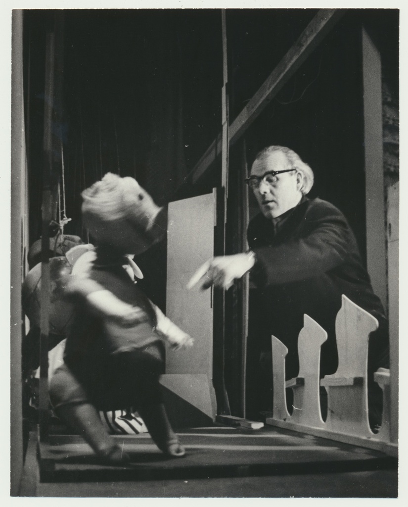 foto Viljandi Isetegevuslik Nukuteater, etendus Trips, Traps, Trulli lood, proov, V.Kuusik, Viljandi kultuurimaja 1975 foto E.Veliste