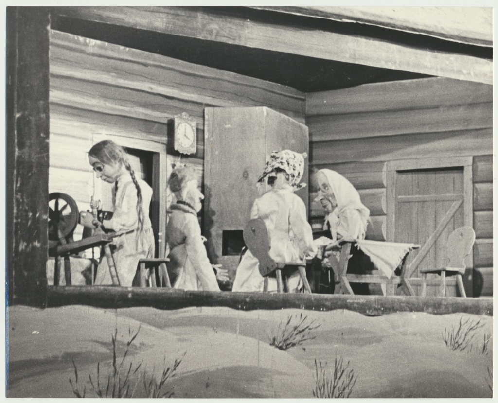 foto Viljandi Isetegevuslik Nukuteater, nukunäidend Külmataat, stseen I vaatusest, 1973 foto E.Veliste