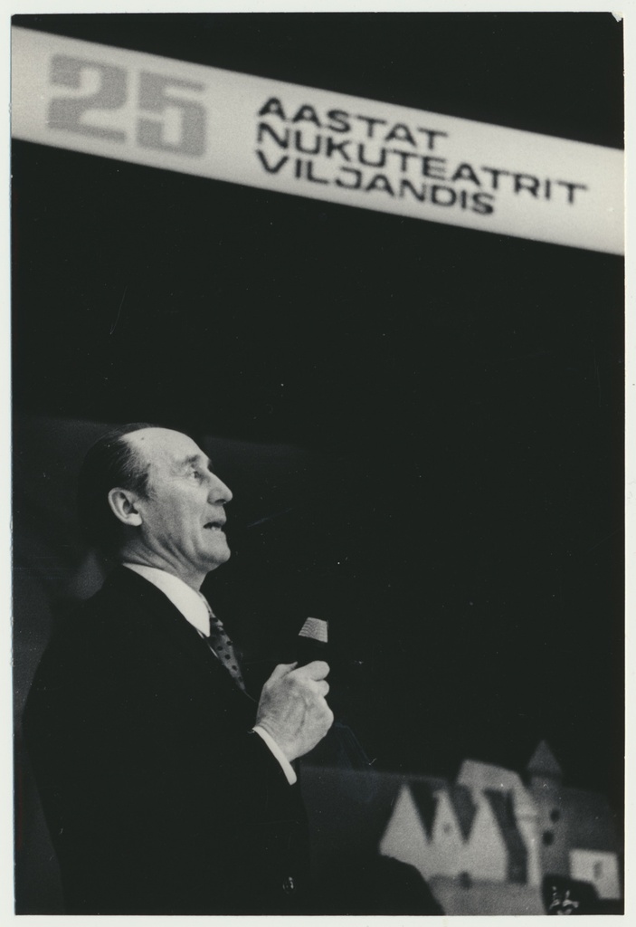 foto Viljandi Isetegevuslik Nukuteater 25, kõneleb Eesti NSV rahvakunstnik Aleks Sats, teater Ugala näitejuht, kultuurimaja 31.03.1973 foto E.Veliste