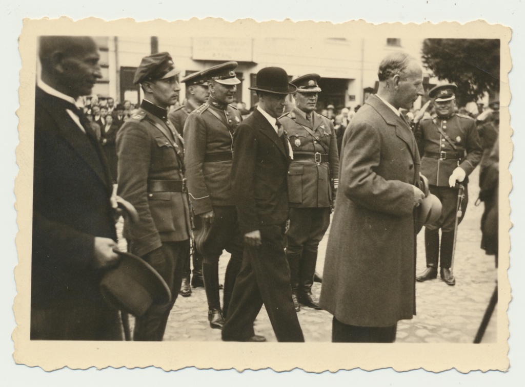 foto, peaminister K. Eenpalu põllumajandusnäitusel Viljandis 1938