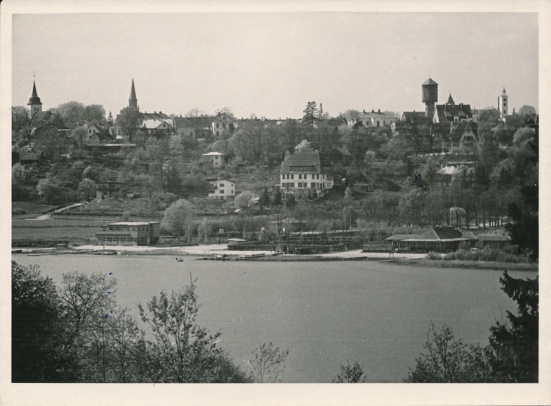 foto, vaade Viljandi järve vastaskaldalt järve rannale, linnale, 1960, F A. Kiisla